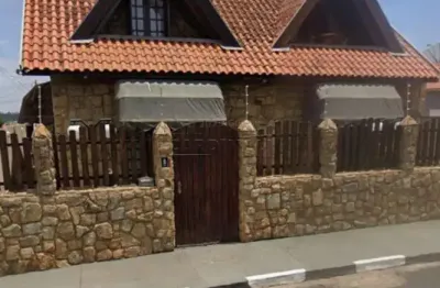 Casa de esquina com 4 quartos, piscina e área gourmet à venda em ibaté - santa terezinha