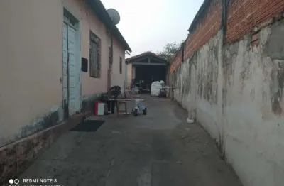 Casa com 2 quartos à venda na Avenida Doutor Leite De Moraes, 425, 419, Vila Xavier (Vila Xavier), Araraquara