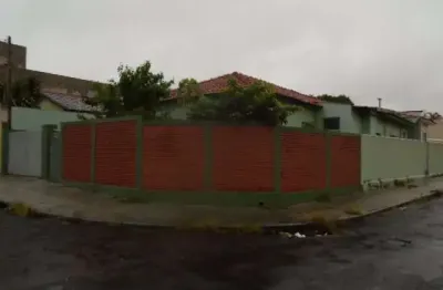 Casa de esquina com 3 dormitórios no cidade jardim próxima a usp em são carlos