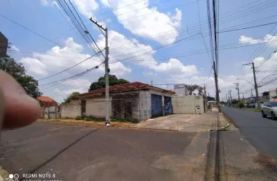 Casa com 2 quartos para alugar na Alameda Paulista, 2422, Jardim Viaduto (Vila Xavier), Araraquara