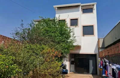 Casa com 2 quartos à venda na Avenida Manoel Fernandes Cadina, 585, Conjunto Habitacional Victório de Santi, Araraquara