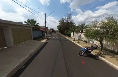 Terreno muito bem localizado e plano pronto para construir.