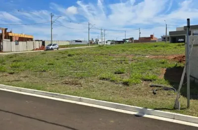 Condomínio fechado/seguro/com um lazer maravilhoso/ e próximo do shopping.