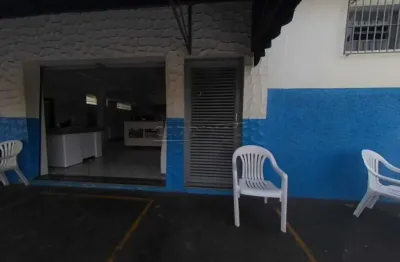 Sala comercial com 2 salas, recepção e um banheiro.