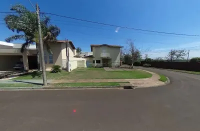 Imóvel bem localizado, dentro do condomínio, seguro sem vizinhos na frente e lateral.