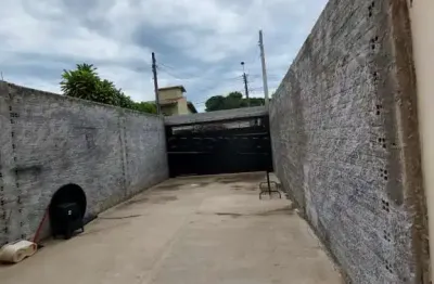 Imóvel muito bem localizado e pronto para morar uma linda casa.