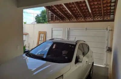 Casa residencial com ótima localização, rua principal do bairro