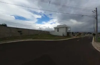 Terreno em condomínio fechado seguro com uma linda área de lazer.