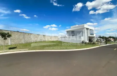 Terreno em condomínio fechado seguro com uma linda área de lazer.