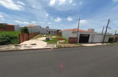 Imóvel muito bem localizado, seguro, e com fácil acesso a marginal e também ao centro da cidade.