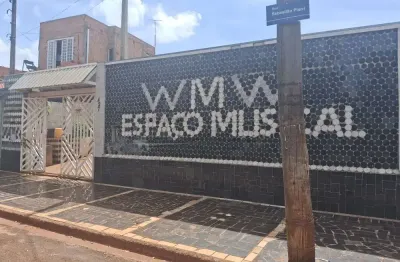 Casa com ótima localização, com potencial para comercial, ou residencial