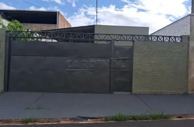 Oportunidade de investimento ou moradia, casa com ótima localização, estrutura para sobrado