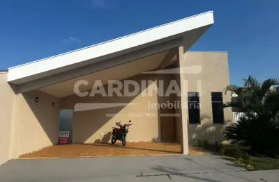 Casa de três dormitórios sendo um suíte no condomínio eldorado.