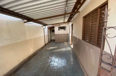 Imovel muito bem localizado na rua principal bem próximo da portaria