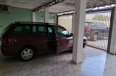Casa com 3 quartos à venda na Avenida Alpheu Rodrigues Schiavon, 1726, Jardim das Estações (Vila Xavier), Araraquara