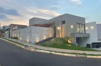 Casa em condomínio de esquina com vista livre, lindo acabamento
