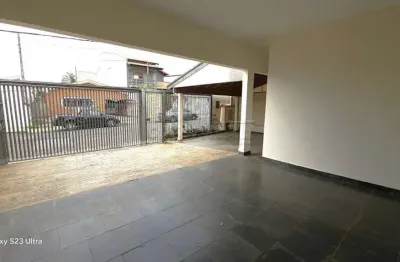 Casa com localização espetacular, com lindo acabamento e estrutura de primeira qualidade
