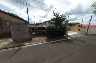 Imóvel muito bem localizado, seguro e próximo a rodovia e outros pontos da cidade, cruzamento com rua marechal deodoro.