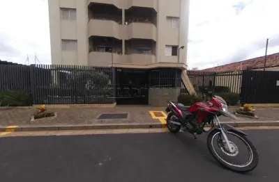 Apartamento de dois dormitórios completos de armários.