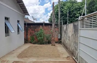 Casa à venda no cruzado com 2 quartos, 1 suíte e garagem para 4 carros!