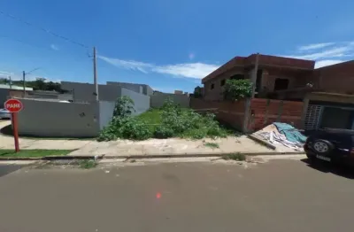 Imóvel muito bem localizado com uma maravilhosa topografia.