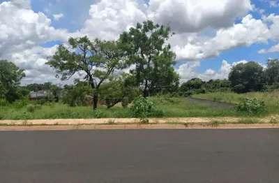 Terreno à venda na Avenida Sílvio Cruz, Cidade Jardim, Araraquara