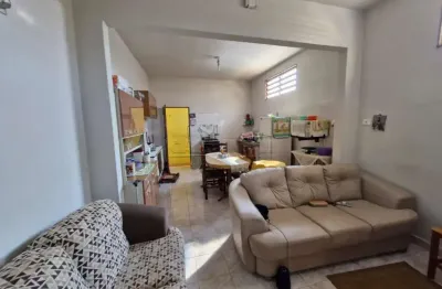 Casa 3 dormitórios sendo 1 suite com garagem coberta e um salão comercial junto com a casa na vila prado.