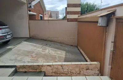 Casa com ótima localização, terreno grande, ótima estrutura e acabamento