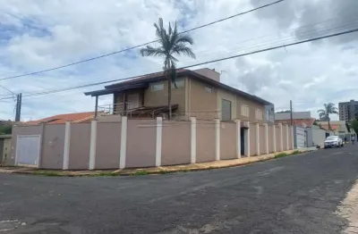 Sobrado de esquina com ótima localização, lindo acabamento e área de lazer completo