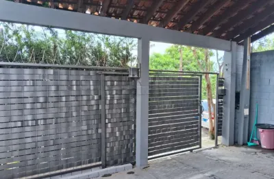 Casa de esquina com ótima localização, ótima oportunidade de investimento ou moradia