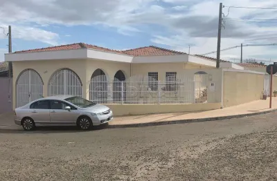 Casa com 3 quartos para alugar na Rua Imperador Hiroito, 205, Jardim Hikare, São Carlos