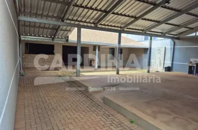 Casa com ótima localização, com potencial para comércio