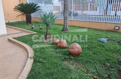 Sobrado de esquina com acabamento de primeira qualidade, localização espetacular