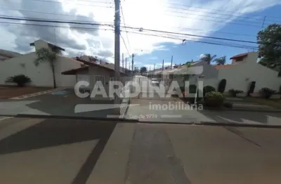 Casa localizada dentro do condomínio com duas entradas entrada e saída para outra rua.