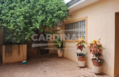 Casa com ótima localização, próximo ao shopping jaraguá.