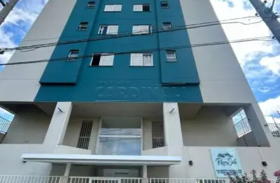 Apartamento na cobertura com dois dormitórios sendo um suíte.