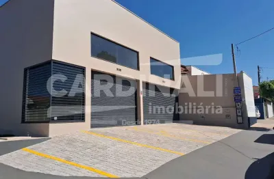 Prédio comercial com 02 salões independentes, com localização privilegiada.