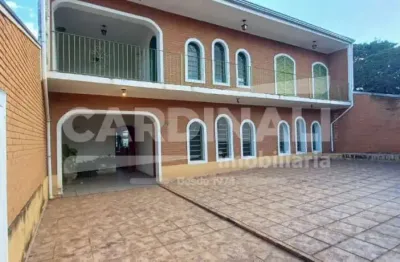 Sobrado com 3 quartos e 3 banheiros para locação em campinas, próximo ao guarani.