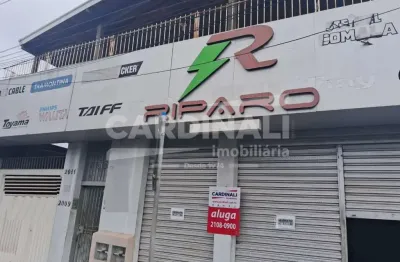 Salão comercial com ótima localização, com prateleiras pronto para seu comercio, com iptu incluso no aluguel