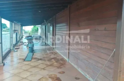 Sobrado no centro da cidade, com garagem, e iptu incluso no aluguel