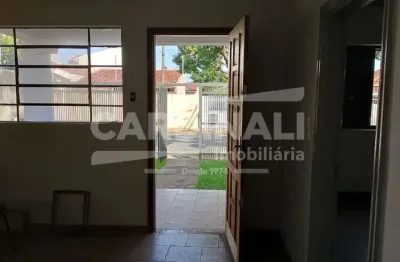 Casa com boa localização, próximo a escola e supermercados.
