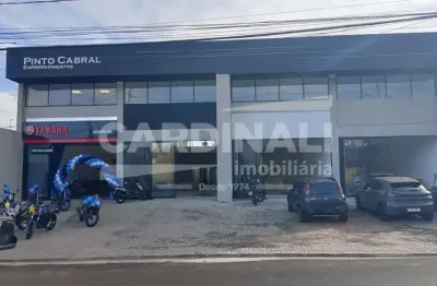 Salão comercial com localização privilegiada, com mezanino tudo novo.