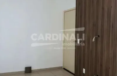 Apartamento com ótima localização, próximo a escola e creche.