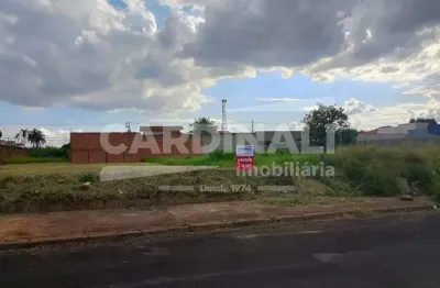 Terreno comercial, com excelente localização, próximo a supermercados e escolas.