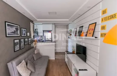 Apartamento à venda ou locação, com 47 metros quadrados, dois quartos, um banheiro, mobiliado e com uma vaga coberta.