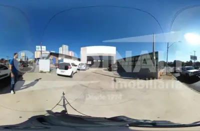 Barrão novo - excelente localização - estacionamento com 6 vagas