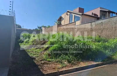 Terreno com caída favorável pronto para construir, ótima localização.