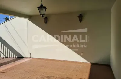 Lindo sobrado de esquina, completo de armários e com localização privilegiada.