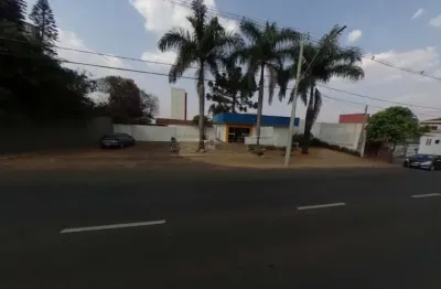 Área muito boa e bem localizada fácil acesso a rodovia e próximo de muitos comércios.