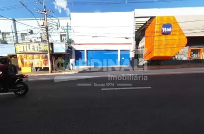 Prédio comercial no centro ao lado da agência itaú em são carlos
